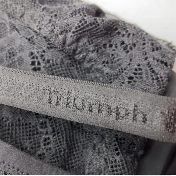 NWOT Triumph BLK Chemise, L. *P1040 - Picture 7 of 7